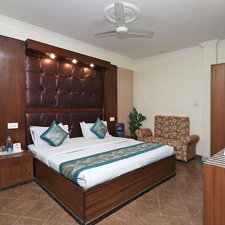 Oyo 1822 Hotel Ambassador Dehradún Kültér fotó