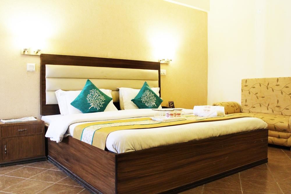 Oyo 1822 Hotel Ambassador Dehradún Kültér fotó