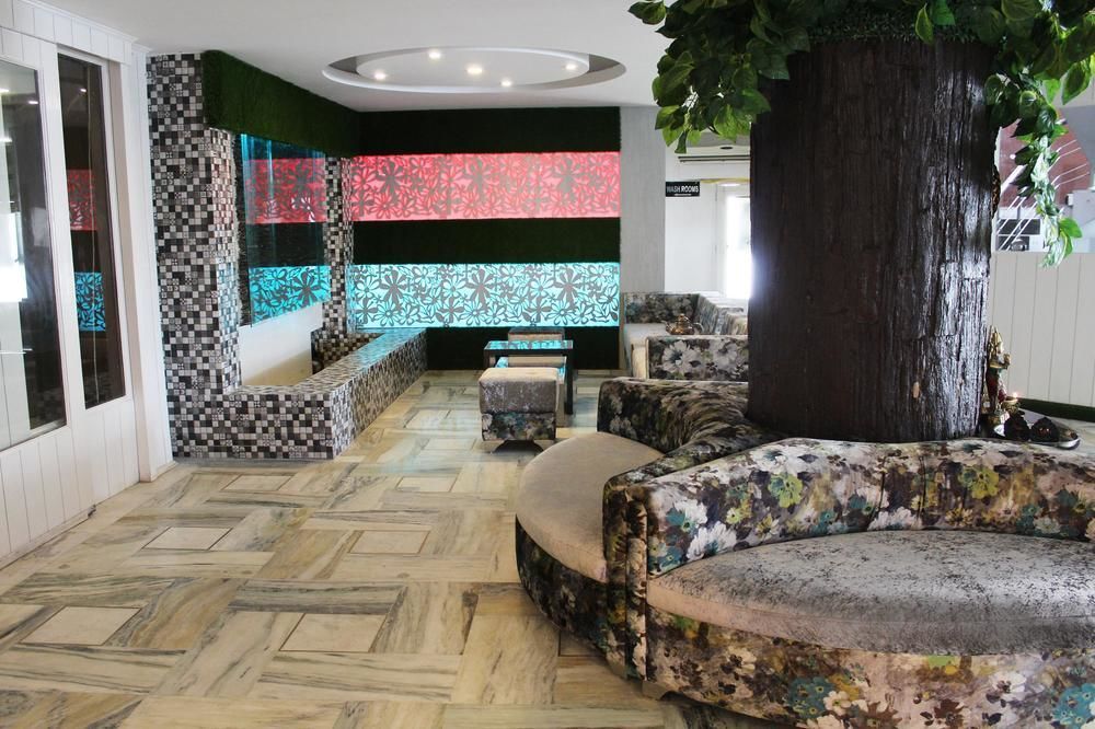 Oyo 1822 Hotel Ambassador Dehradún Kültér fotó