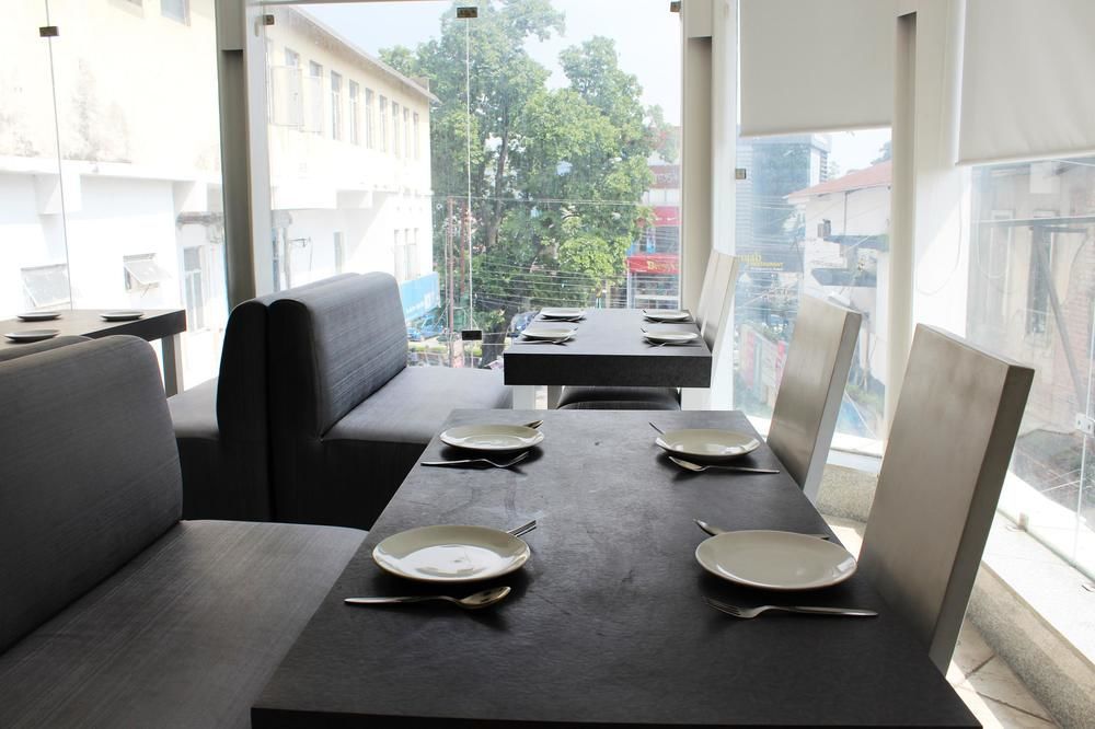 Oyo 1822 Hotel Ambassador Dehradún Kültér fotó