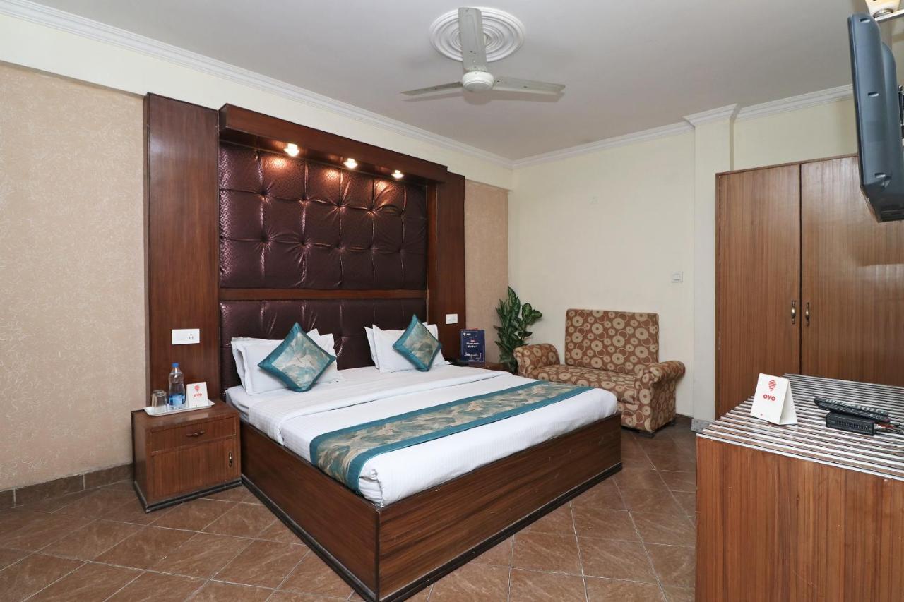 Oyo 1822 Hotel Ambassador Dehradún Kültér fotó