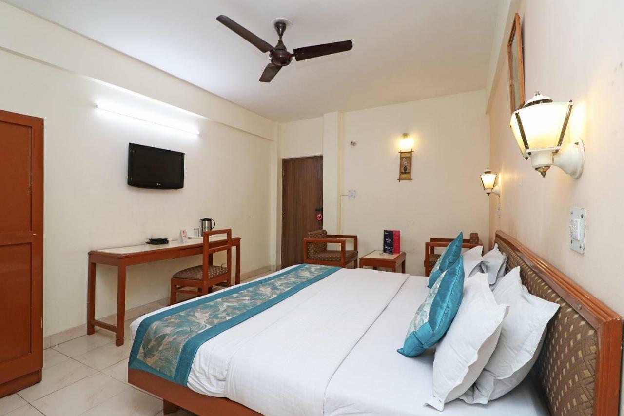 Oyo 1822 Hotel Ambassador Dehradún Kültér fotó