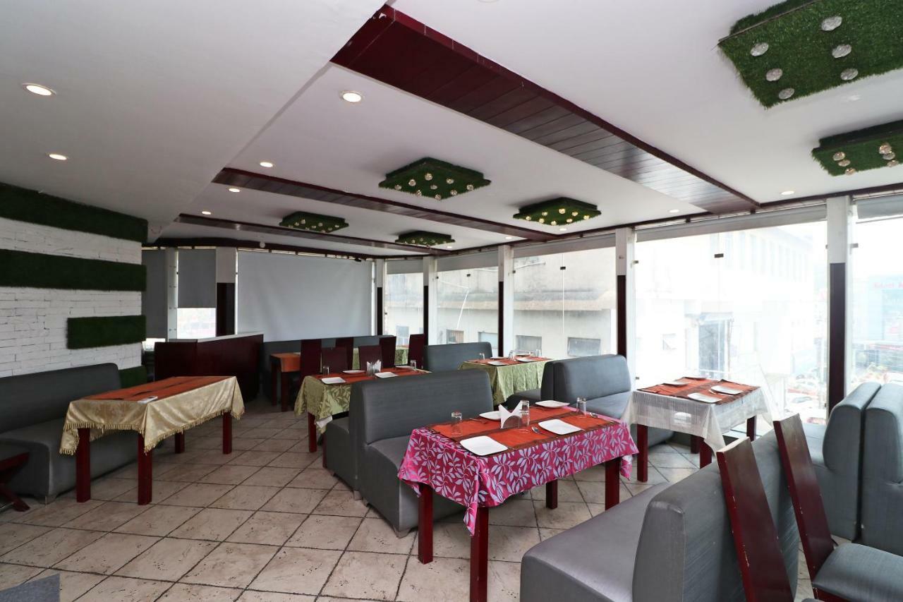 Oyo 1822 Hotel Ambassador Dehradún Kültér fotó